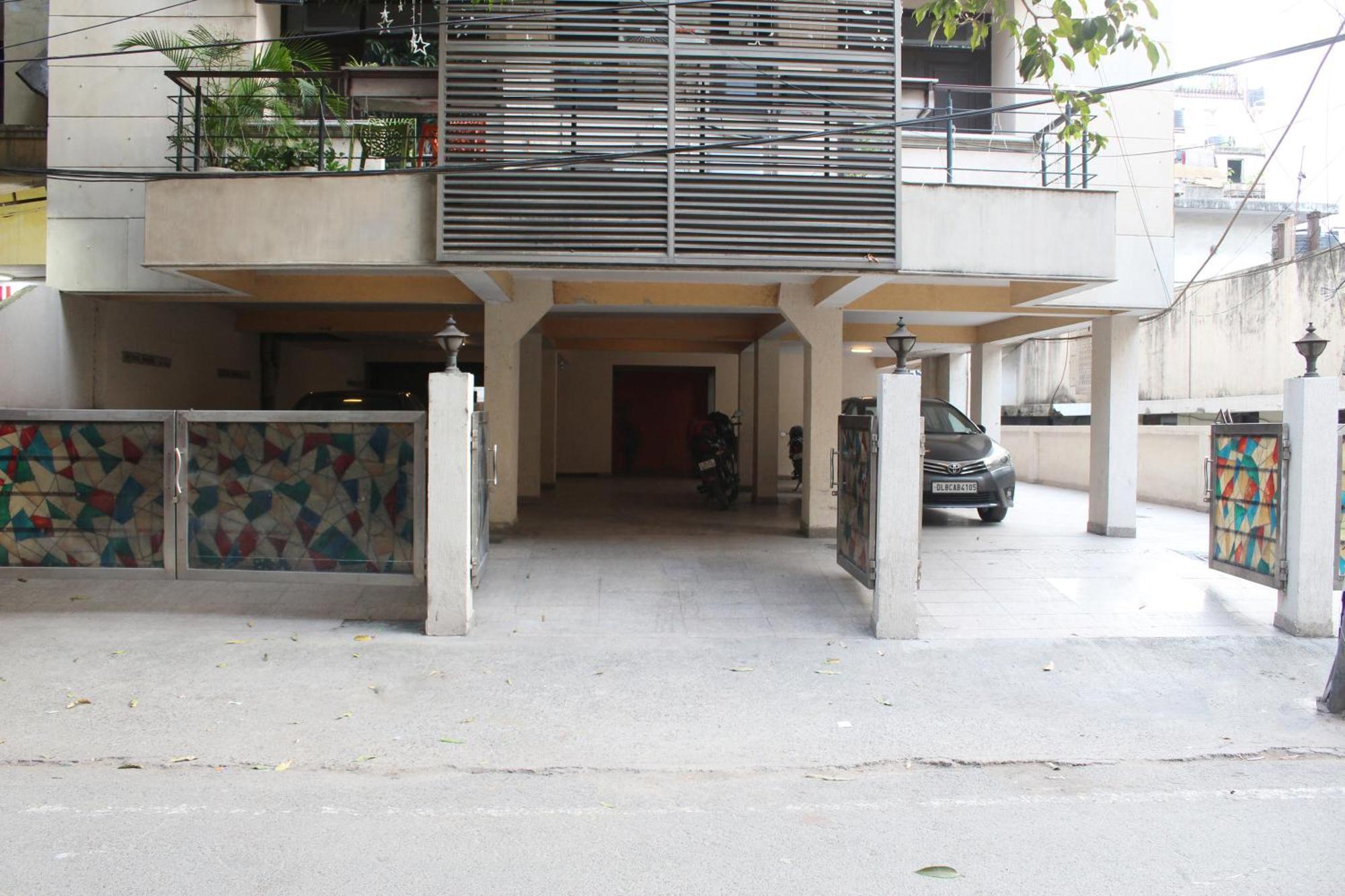 Luxurious Modern 2bhk Prime Location Delhi *