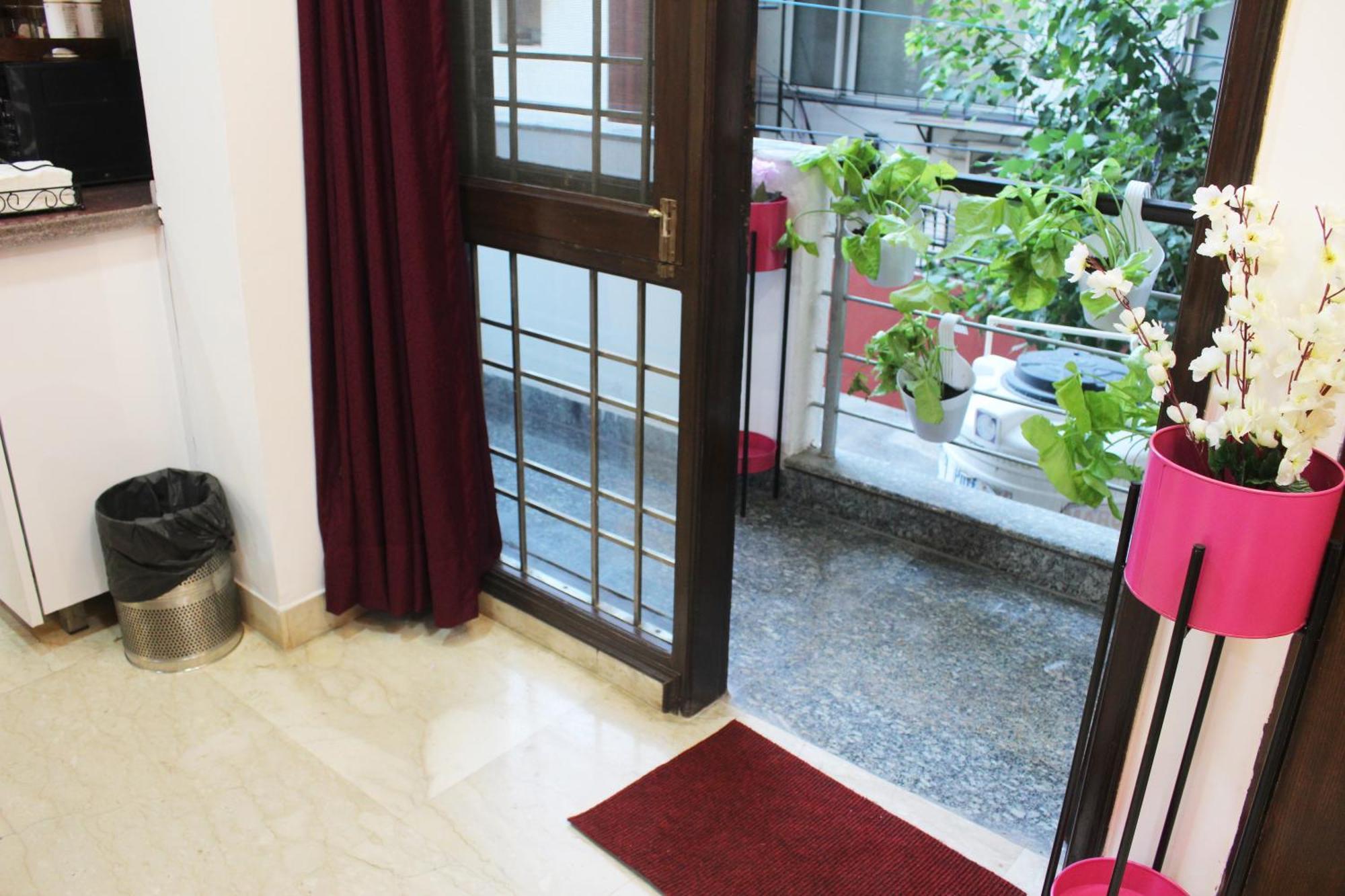 Apartment Luxurious Modern 2bhk Prime Location Delhi *