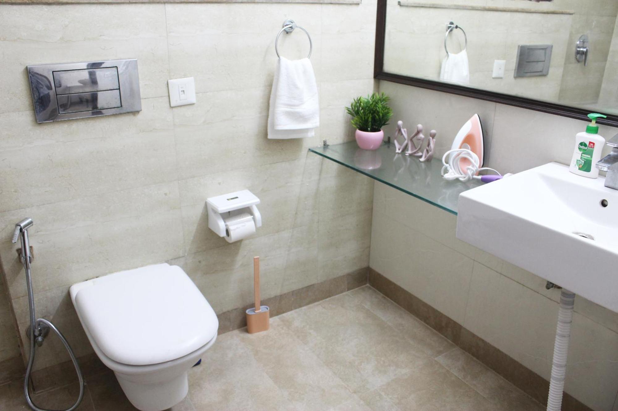 Luxurious Modern 2bhk Prime Location Delhi Apartment