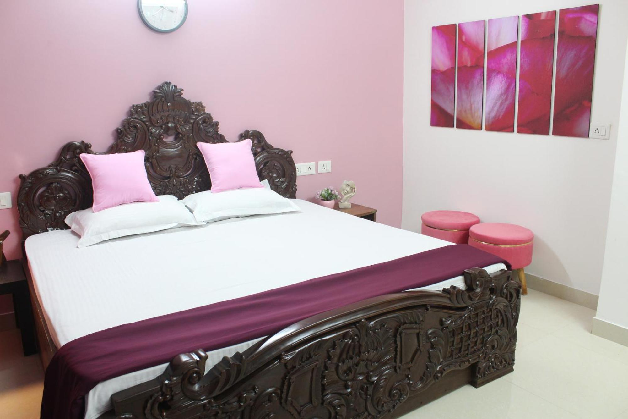 Luxurious Modern 2bhk Prime Location Delhi Apartment *