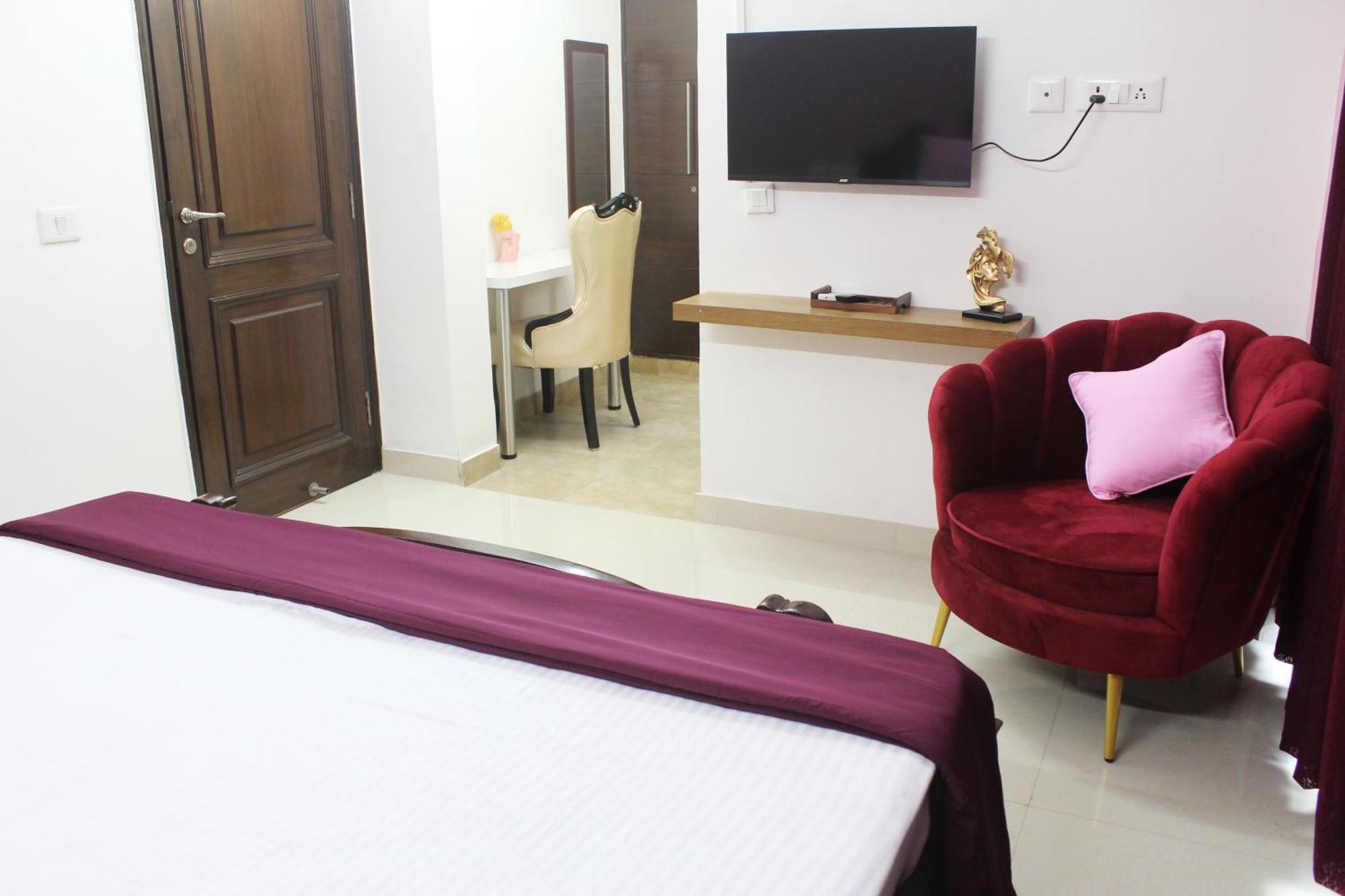 Luxurious Modern 2bhk Prime Location Delhi New Delhi