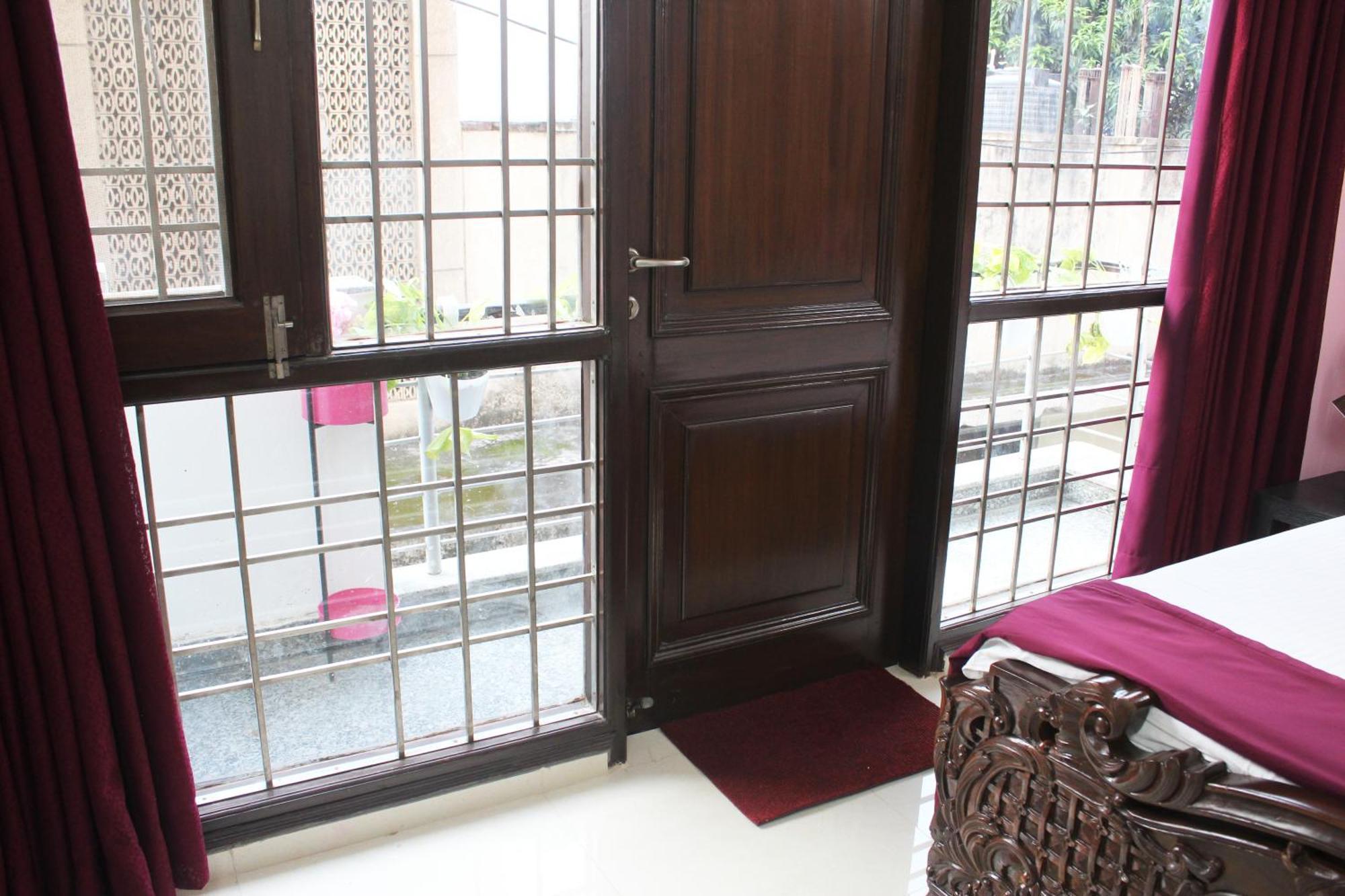 Luxurious Modern 2bhk Prime Location Delhi Apartment