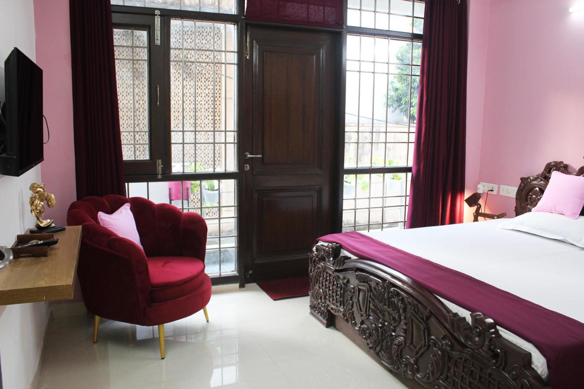 Luxurious Modern 2bhk Prime Location Delhi Apartment New Delhi
