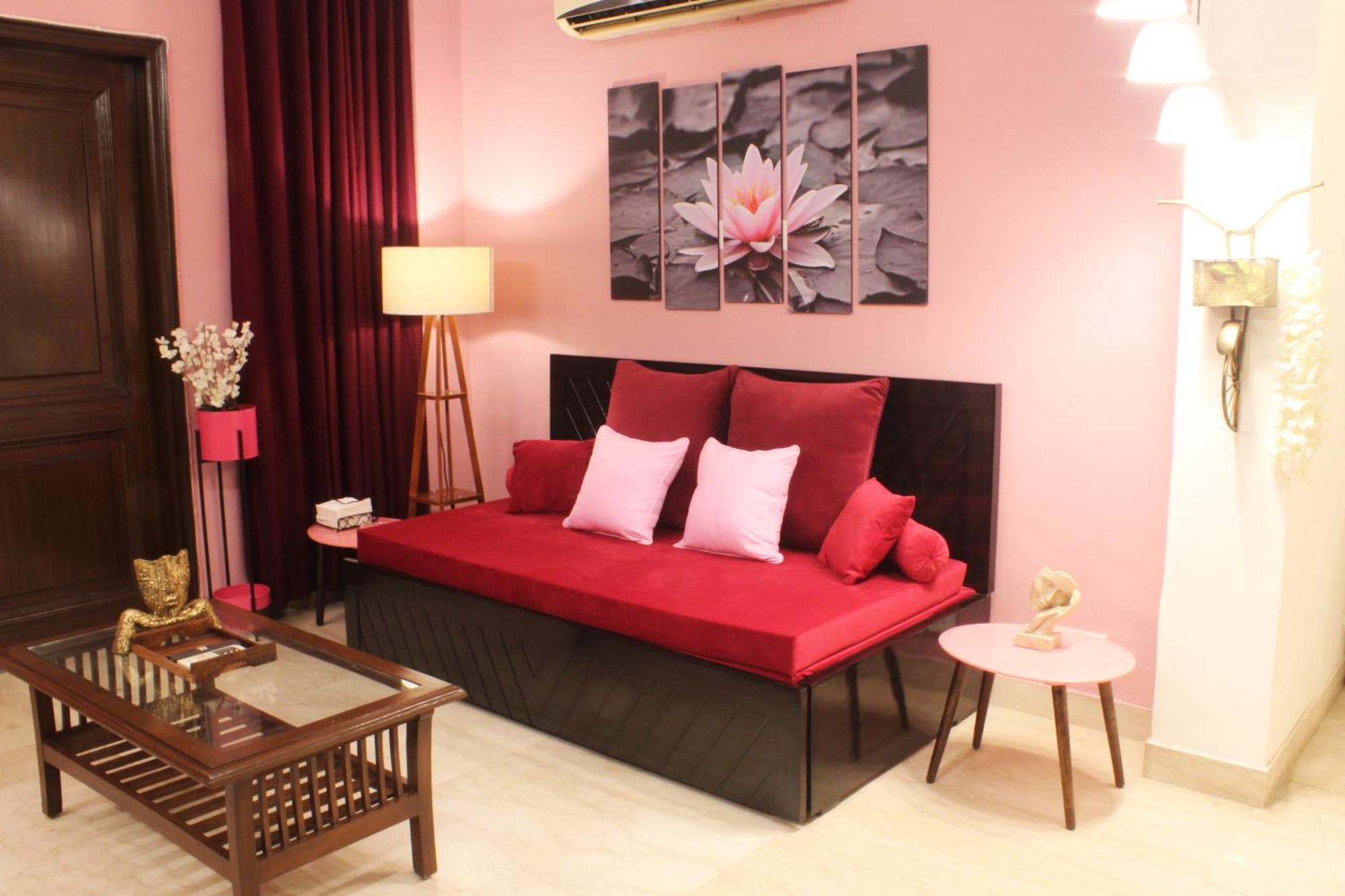Luxurious Modern 2bhk Prime Location Delhi Apartment *